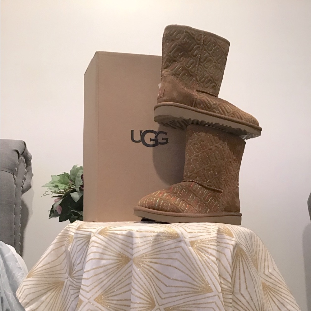 UGG Kids Boots in Brown and Tan
